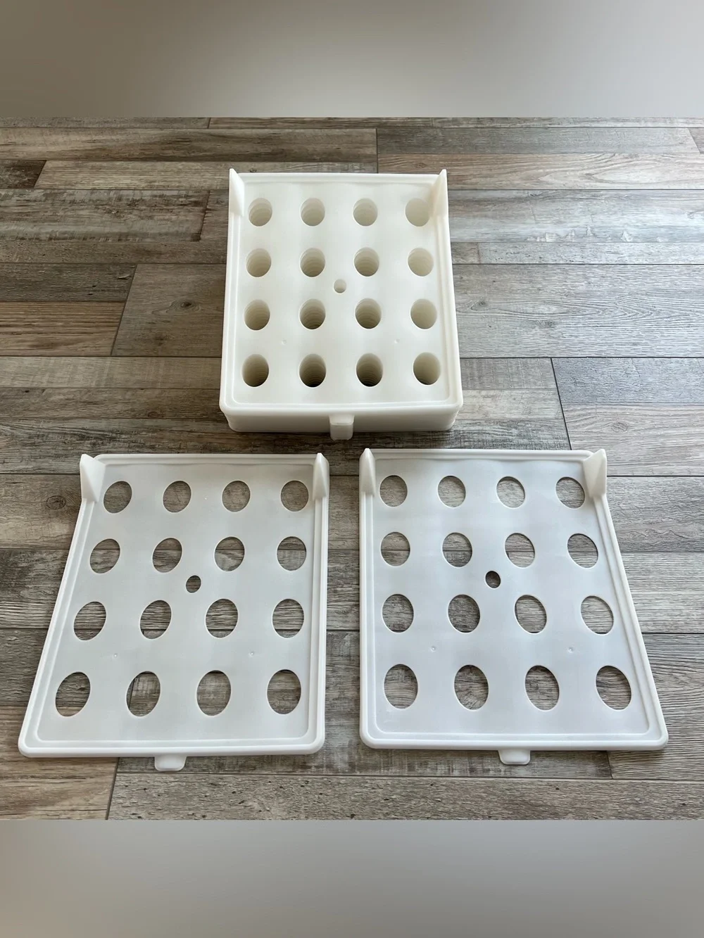 18 White Stackable Clothes Organizer Boards